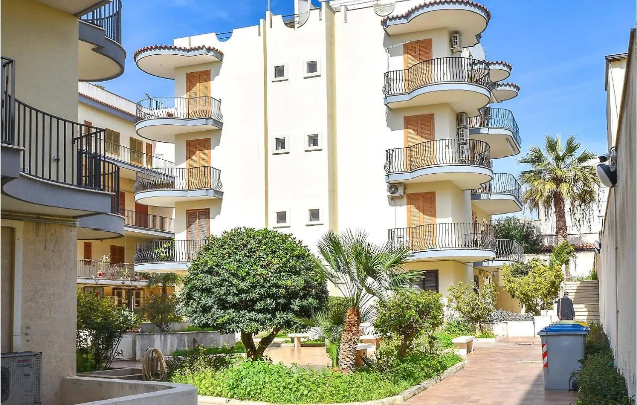 2 Bedroom Gorgeous Apartment In Marina Di Ragusa Italien
